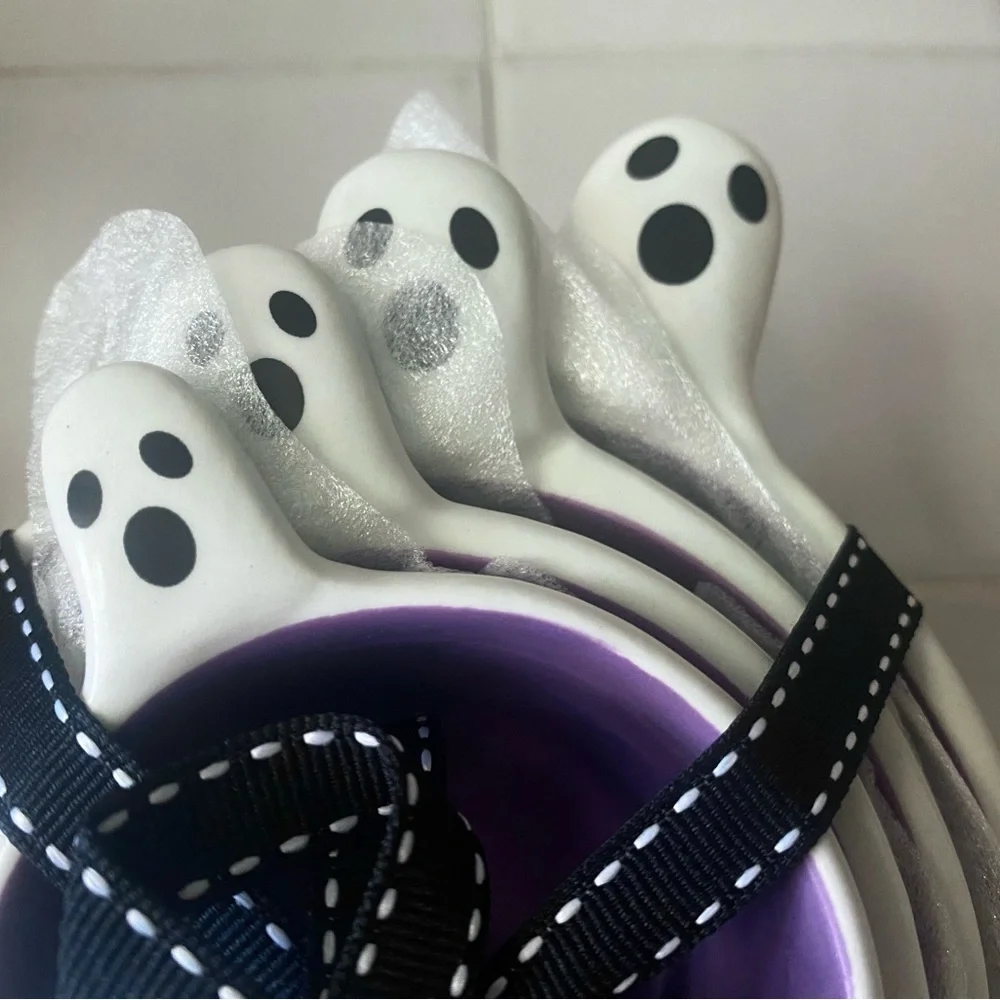 Rae Dunn ghost measuring cups 4 count